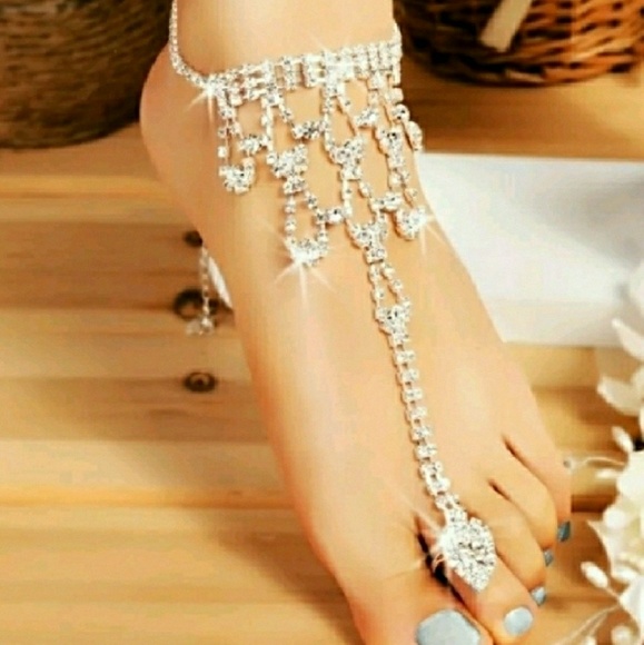 Jewelry - Rhinestone barefoot sandals